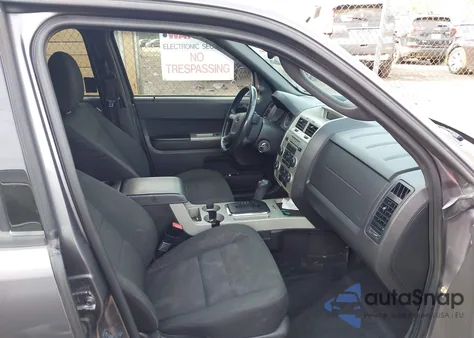 2009 Ford Escape Xlt z USA, uszkodzony, nr VIN 1FMCU93779KC31909